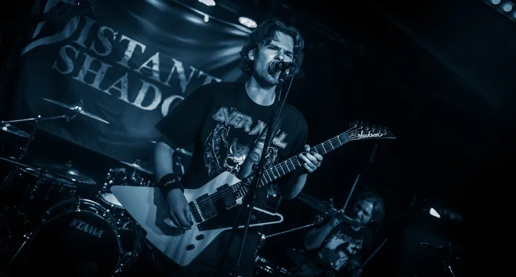 Distant Shadow - Galerie 16